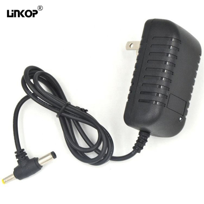 Un buen precio. Fuente de alimentación LED universal Adaptador de 12V con conexión de conexión en línea