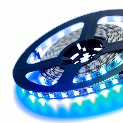 Un buen precio. Tiras de luces LED que cambian de color, versátiles y duraderas, de 20 piezas/m con 12w/m de potencia en línea